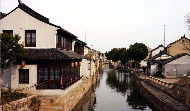 浦发银行青岛分行开展“人人动手美化家园、干干净净欢度春节”清扫活动